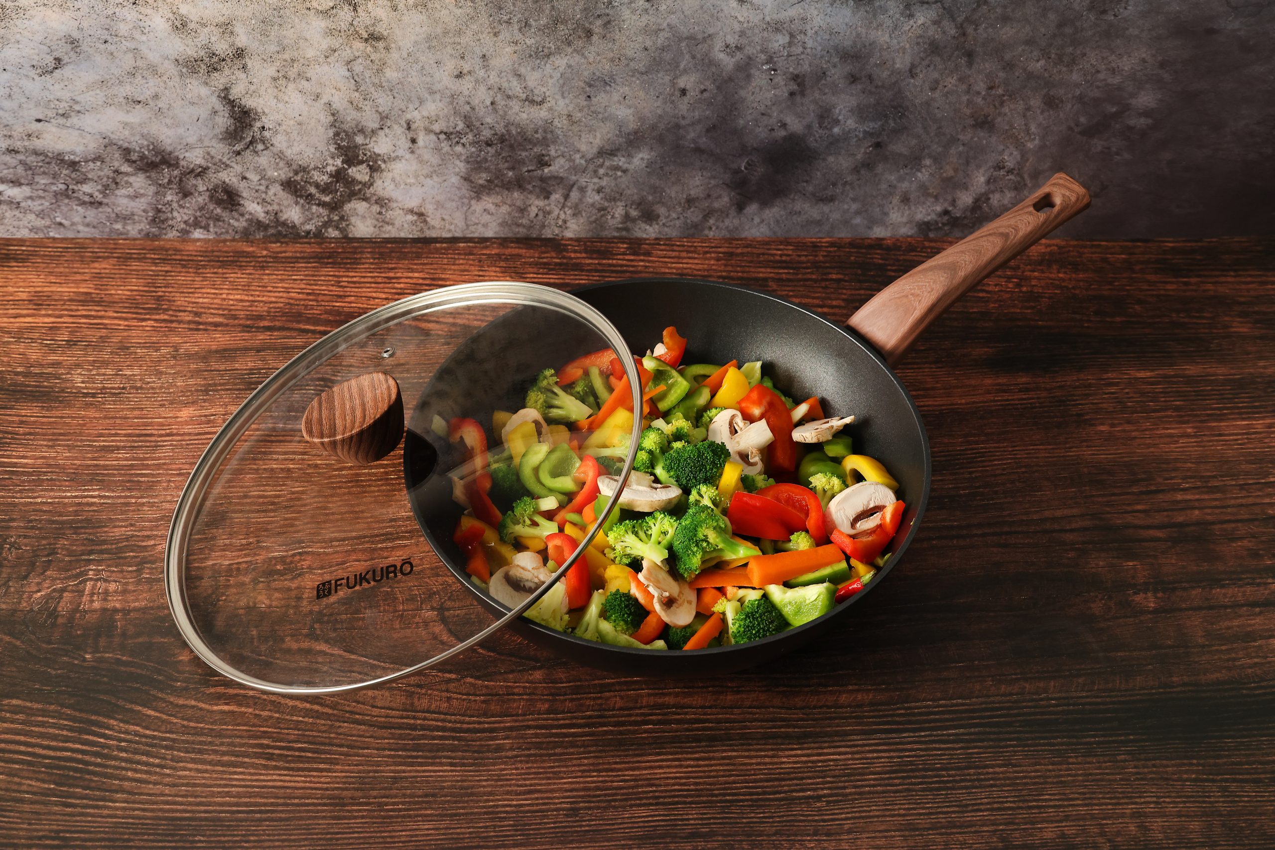 HH 3006 - Fukuro Kanzen Forged Non-Stick Wok Pan 30cm - lifestyle photo 2